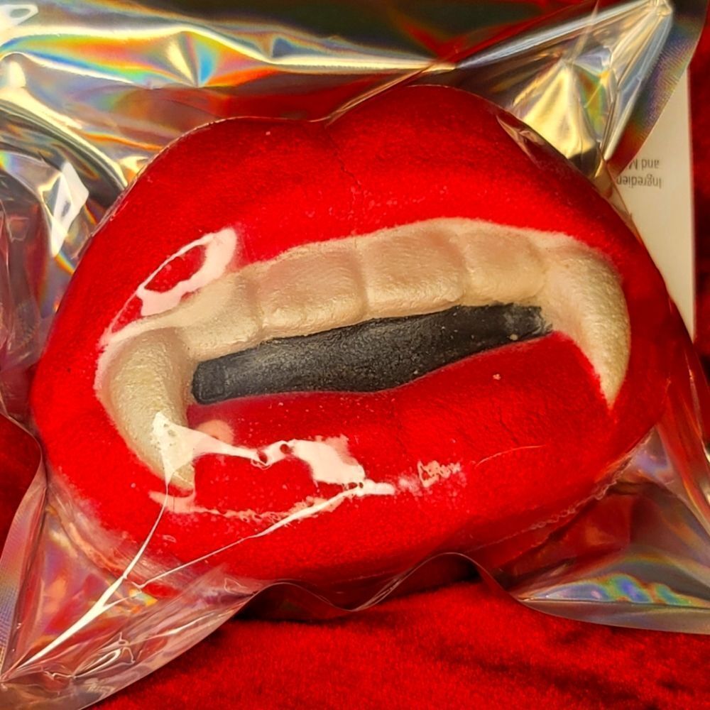 Bath Bomb - Vampire Fangs